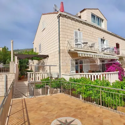 Apartments Milka & Miho Hotel dekat Lapad Bay