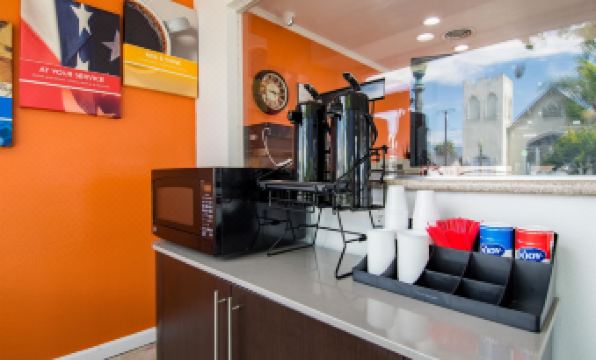 3. 모텔 6 샌 버..