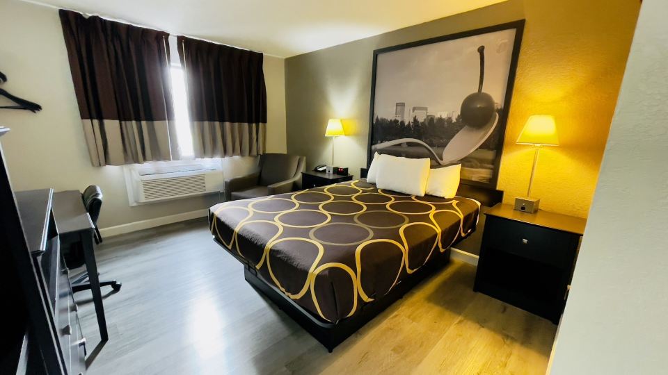 Super 8 by Wyndham Shakopee