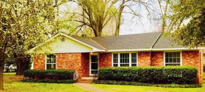 Gorgeous Garden District Cottage Hotels in Monroe