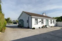 Brielle House Hotels near Dunamaise Arts Centre