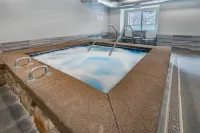 Microtel Inn & Suites by Wyndham Georgetown Lake - Hot Tub
