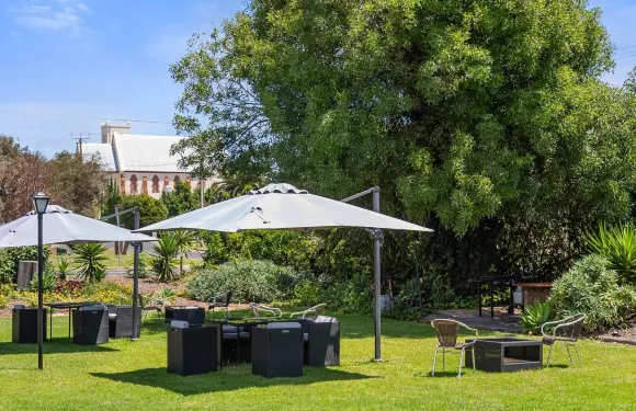 羅布中央汽車旅館