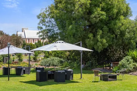 Robe Central Motel Отели рядом с достопримечательностью «Robe Obelisk»