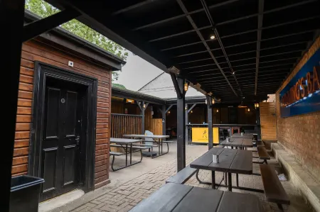 The Hyde - at Dunning's Bar Отели в г. Чандлерс Кросс