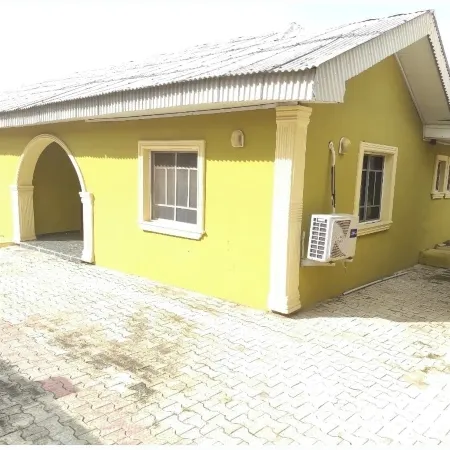 Abeokuta 2-Bed House Sleeps 4 with Free Parking