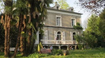Villa Dampierre, Chambres d'hôtes, chez Sophie de GINESTET et Gilles TAILLEBRESSE Hôtels à : Pau