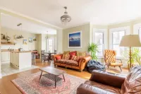 Host & Stay - Cabbell Towers