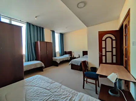 Oasis Hostel Отели в г. Абу-Даби