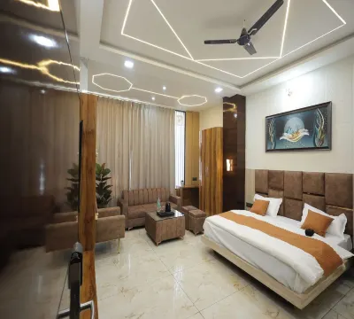 Aayu Residency Hotels near TUBEWELL