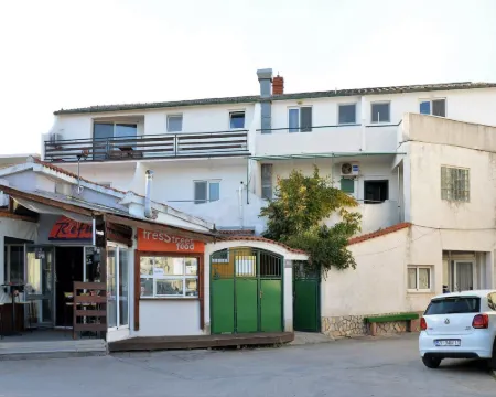 Apartments Helena Hotels in Murter