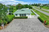 1st Street Bungalow - parking