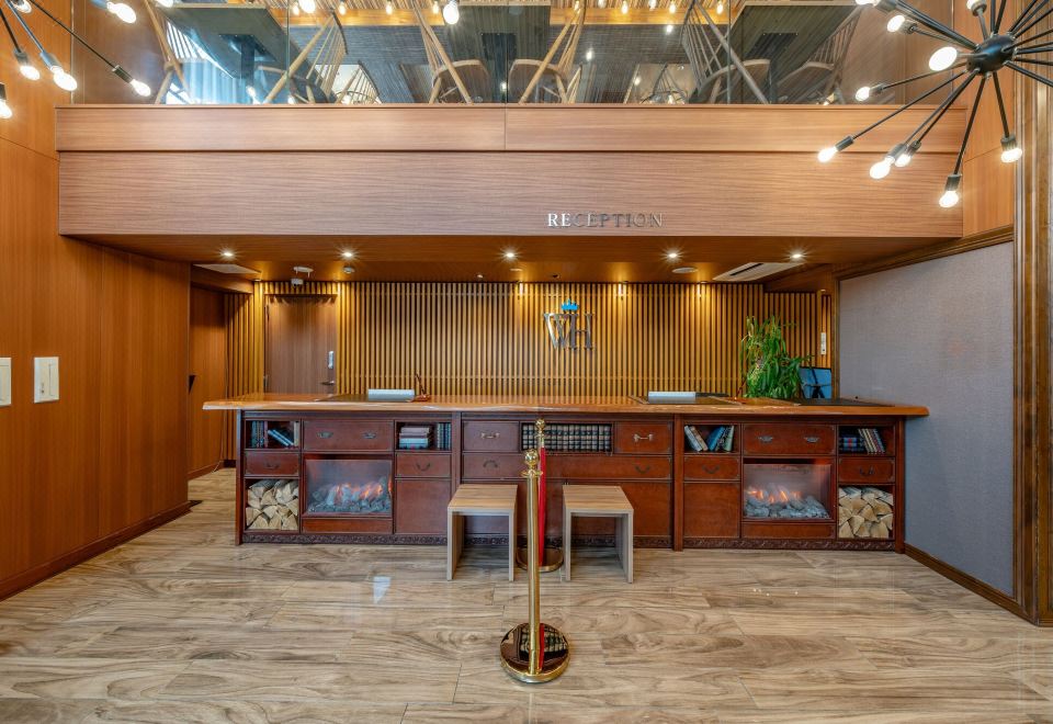 5. 와트 호텔 & ..