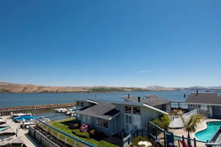 Tomales Bay Lodge and Marina Inc Отели в г. Пойнт Рейес Стейшен