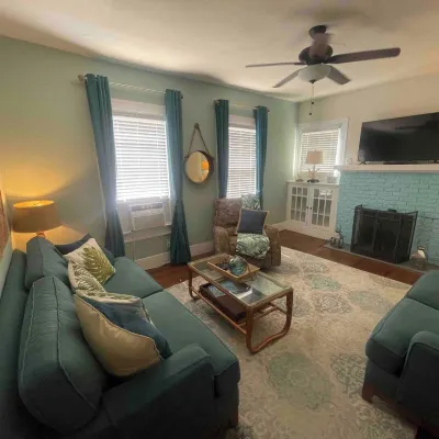 1BR Apartment in Historic Galveston Hotels near East End
