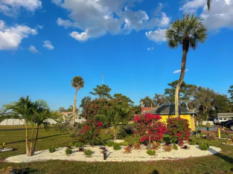 Park Motel Hotels near Caloosahatchee Creeks Preserve West