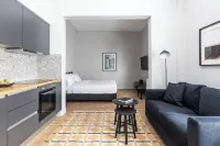 Elliot Petralona, Athens Hotels in Kallithea