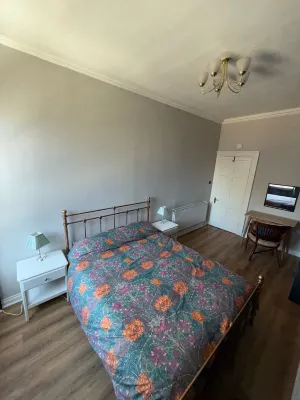 Ayr Town Centre Apartment - 3 Bedrooms Hotels in Prestwick