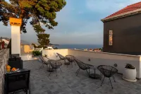 Guest House Nikolina - parking