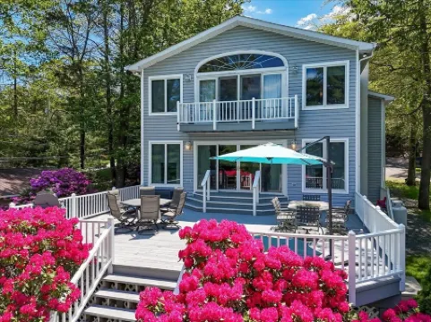 Griffin Lakefront on Lake Wallenpaupack with Private Dock, AC - Sleeps 10