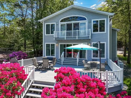 Griffin Lakefront on Lake Wallenpaupack with Private Dock, AC - Sleeps 10