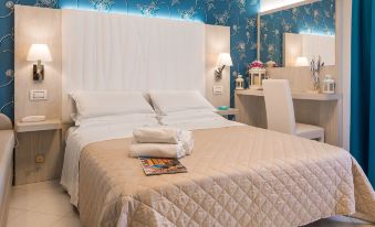 Hotel Ariane - Beachfront, Breakfast XXL & Sea View