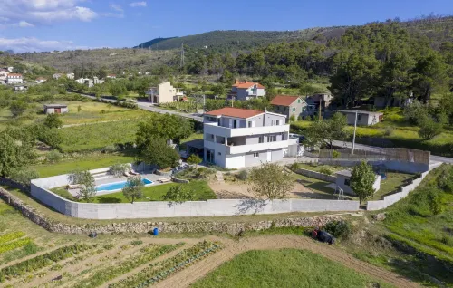 House Anavi Hotels in Tugare