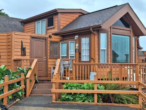Ocean Cabin 23 with Private Hot Tub (Honeymoon) Hotels in Smith River