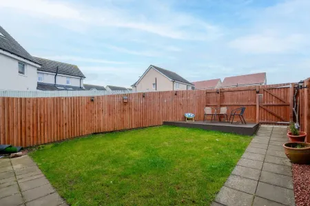 3 Bedroom House-Private Parking Отели в г. Бонниригг