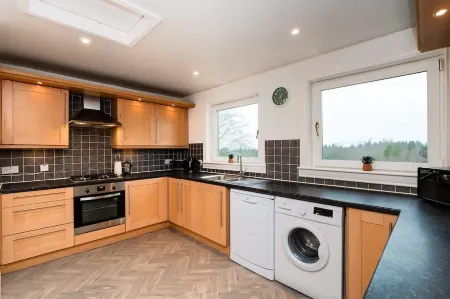 3 Bed House-Free Parking-6Beds Отели в г. Камберналд