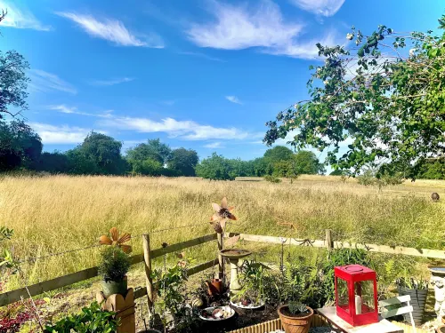 18th Century Cosy Cottage with Stunning Views Hotels in Charlecote