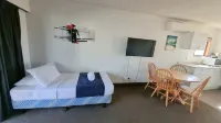 Summit Motor Lodge