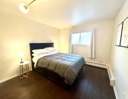 Cozy 2BR Mid-Century Townhouse w/Parking Near Downtown Ann Arbor & The Big House