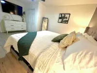 Romantic & Comfy Oasis: King Bed ~ Patio ~ Guesthouse Hotel in zona Castles N' Coasters