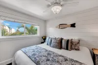 ~ Beachfront ~ Yes, That's Your View! ~ End of Summer Specials ~