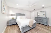 New Home: Rooftop Seating - Grill - Pets - Sleeps 10