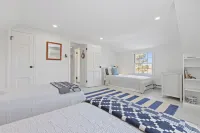 Waterfront Oasis on Town Cove, Kayak Access & Stunning Views