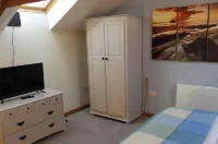 1 Bed-Cottage-Parking-Patio-Close to Coasts