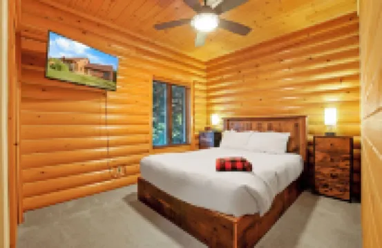 Hot Tub! Game Room! Sauna! Grill! Baraboo/Dells Hotels in Greenfield