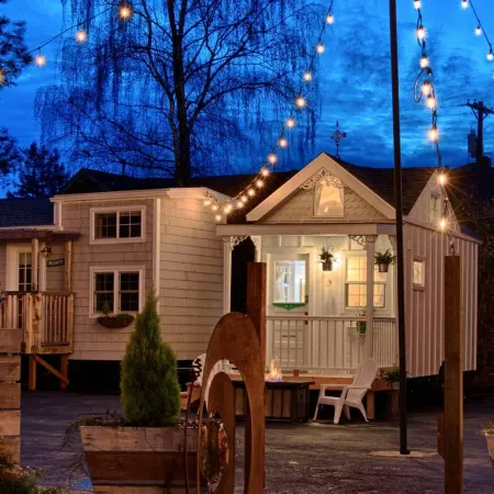 Tiny Digs - Hotel of Tiny Houses Отели рядом с достопримечательностью «Маунт Табор Парк»