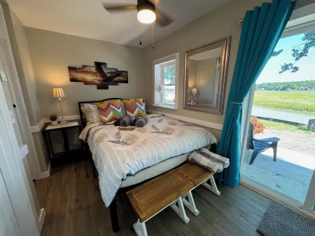 Sanford Lake Waterfront Vistas!