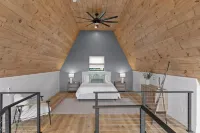 Mountain’s Edge by Appalachian A-Frames, Mountain View, Hot Tub, WiFi