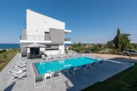 Heraclea Suites - Beach