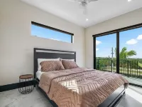 Salt Hausbrandnew! 6Br/6BA Contemporary Retreat, Heated Pool/Spa. Walk to Beach! Hotels in Juno Beach