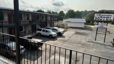 Virginian Motel Отели в г. Питерс Крик