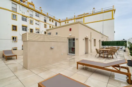 Limehome Sevilla Ronda de Capuchinos Отели рядом с достопримечательностью «Capilla de San Jose»