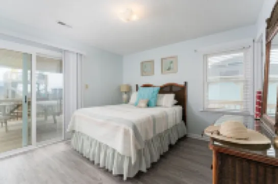 Spacious 4BR, Near Surf City Beach