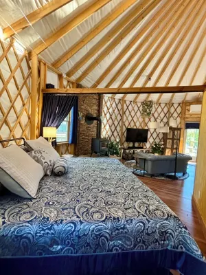 Rascally Rabbit Yurt - Shenandoah VA - Hot tub, wood burning fireplace, wifi