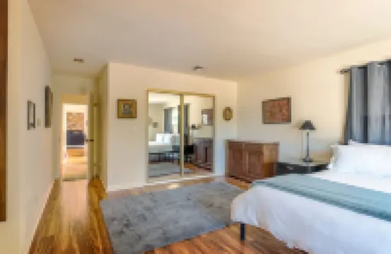 Pool, Foosball, Pool Table, Basketball Family Friendly, blocks from the beach!