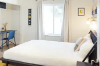 The Palmera House - walkable to Coachella and Stagecoach